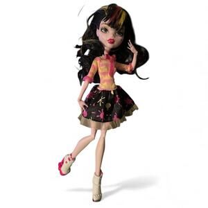 Monster High Draculaura Art Class Doll with outfit